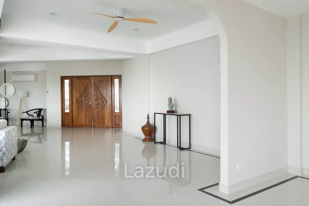 4 Beds 4 Baths 361 SQ.M. Somphong Condotel