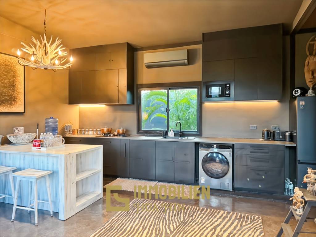 Terrain de 2 400 m² / ameublement moderne / jardin paysager extravagant