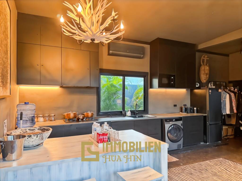 Terrain de 2 400 m² / ameublement moderne / jardin paysager extravagant