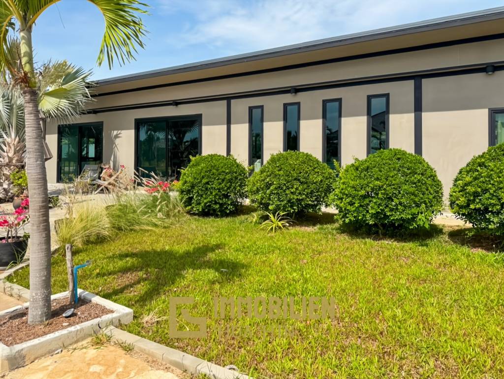 Terrain de 2 400 m² / ameublement moderne / jardin paysager extravagant