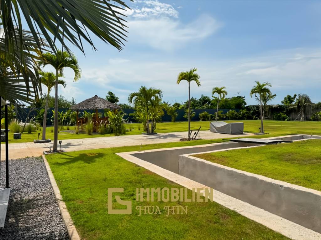 Terrain de 2 400 m² / ameublement moderne / jardin paysager extravagant