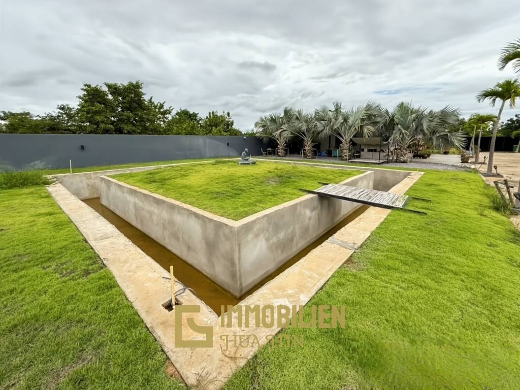 Terrain de 2 400 m² / ameublement moderne / jardin paysager extravagant