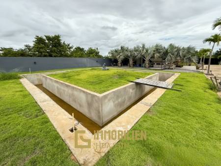 Terrain de 2 400 m² / ameublement moderne / jardin paysager extravagant