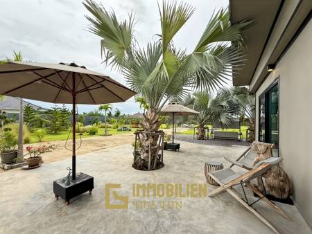 Terrain de 2 400 m² / ameublement moderne / jardin paysager extravagant