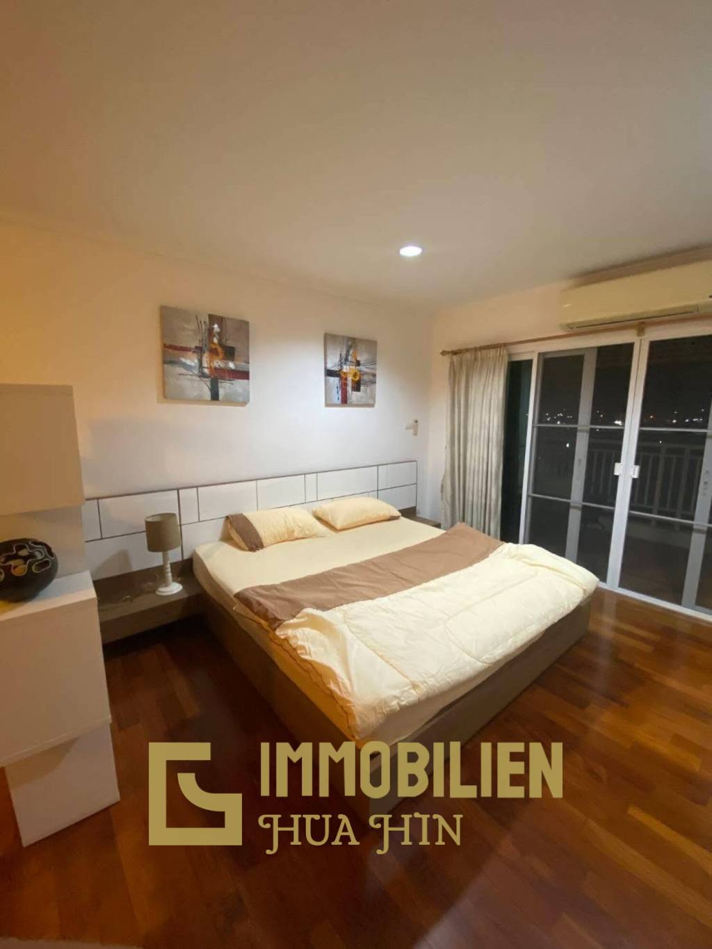 Geräumige möblierte Eigentumswohnung im Baan Klang Hua Hin