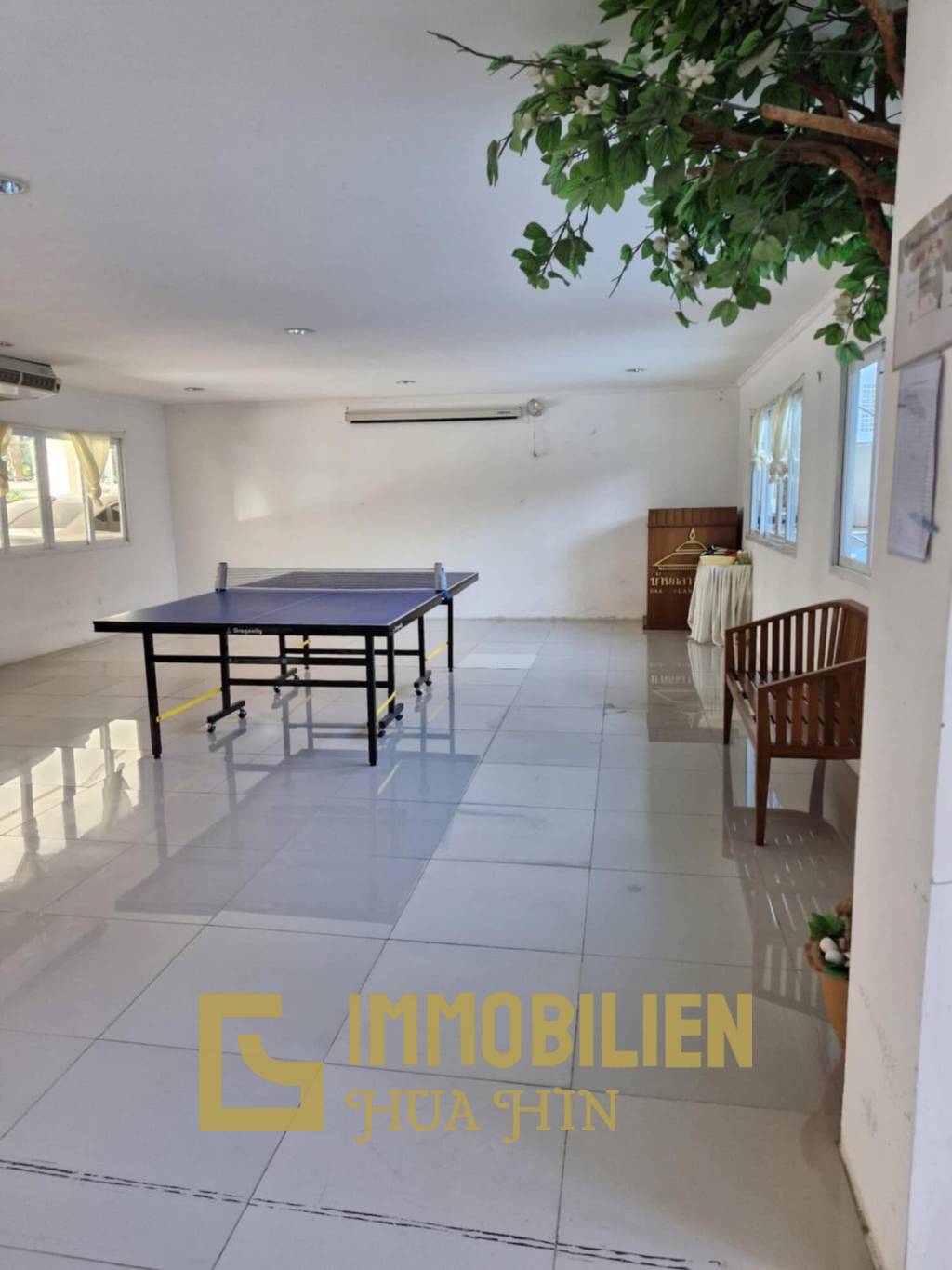 Geräumige möblierte Eigentumswohnung im Baan Klang Hua Hin