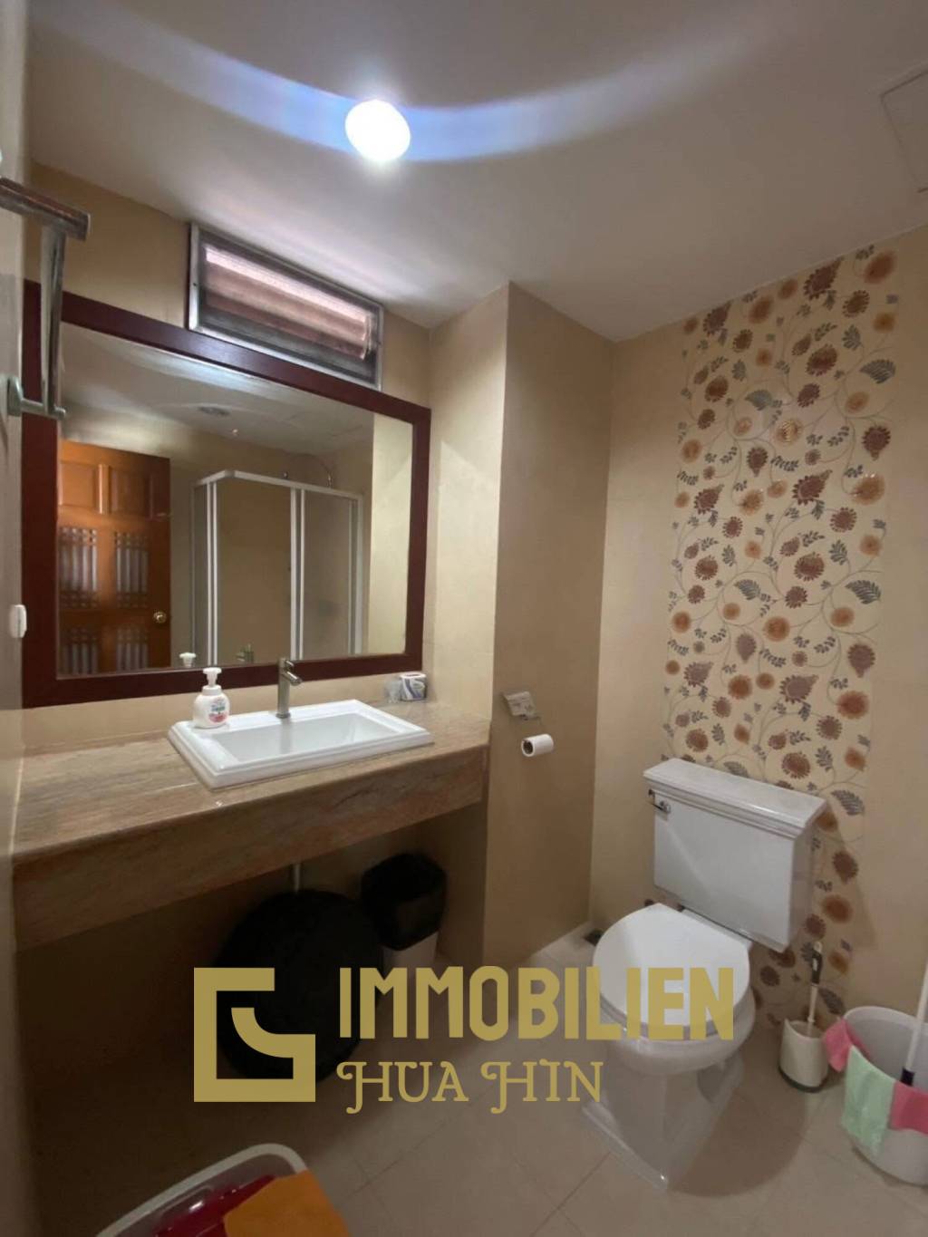 Geräumige möblierte Eigentumswohnung im Baan Klang Hua Hin