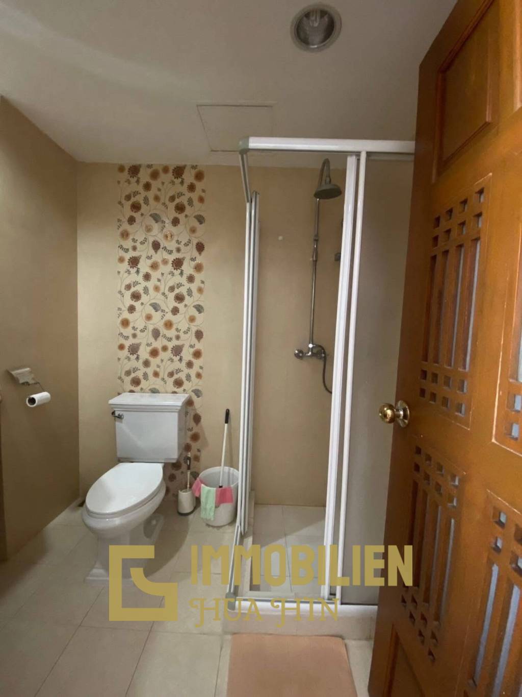 Geräumige möblierte Eigentumswohnung im Baan Klang Hua Hin