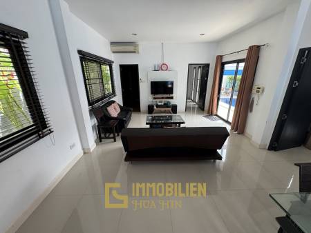 Pool Villa mit 3 Schlafzimmern und 3 Badezimmern auf 150 qm in Soi Hua Hin 102