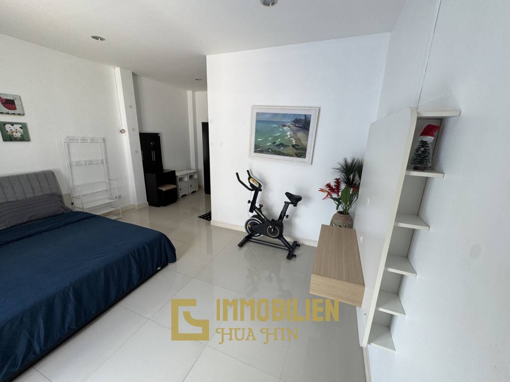 Pool Villa mit 3 Schlafzimmern und 3 Badezimmern auf 150 qm in Soi Hua Hin 102