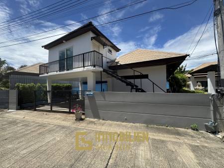 Pool Villa mit 3 Schlafzimmern und 3 Badezimmern auf 150 qm in Soi Hua Hin 102