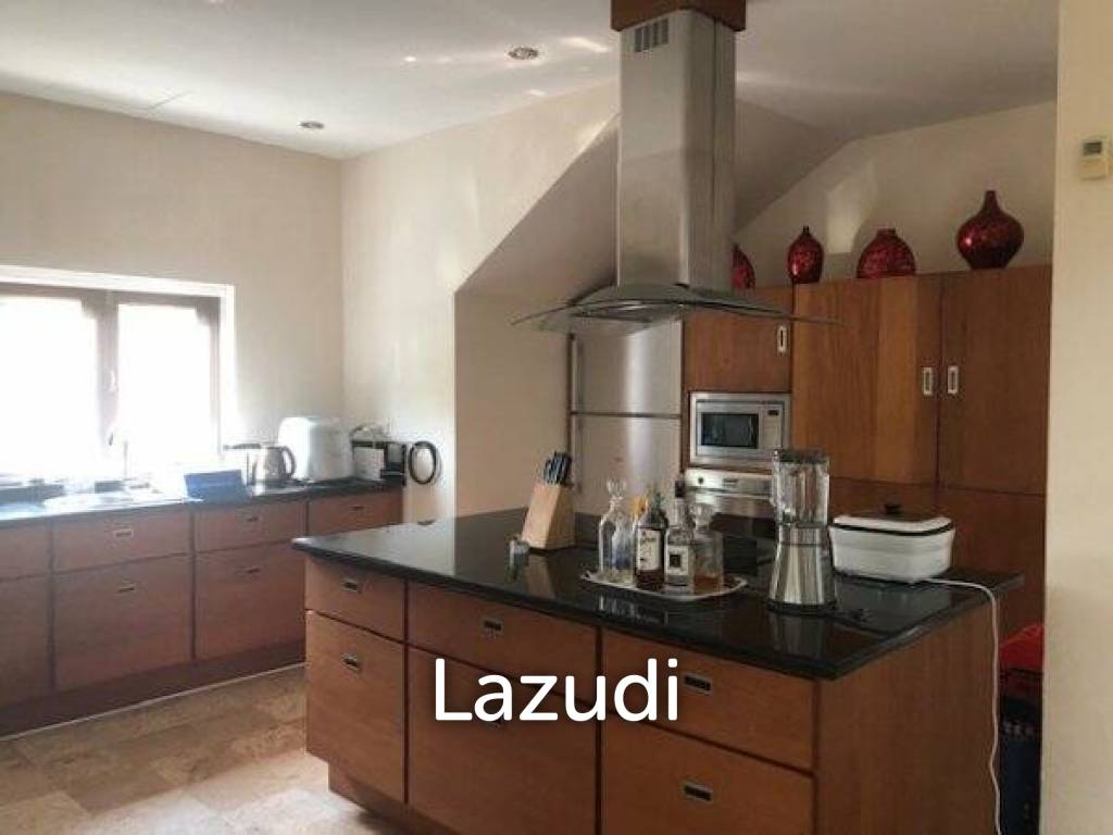 1,600 Sqm 4 Bed 4 Bath Villa For Sale