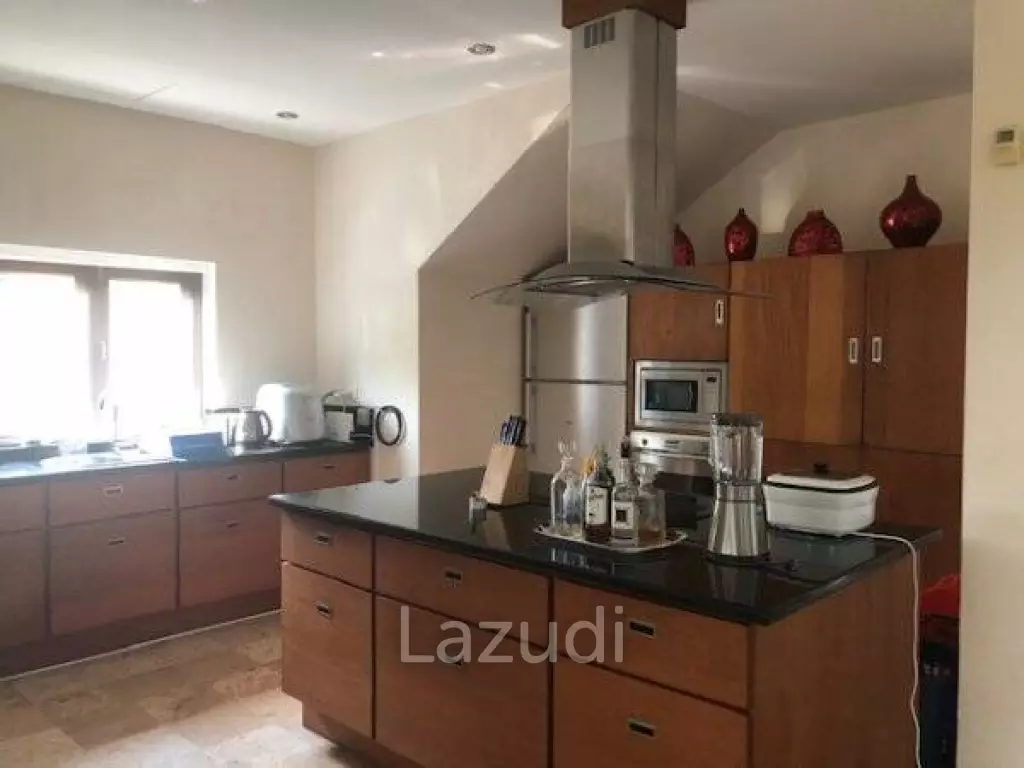 Good Quality + Design 5 Bed Pool Villa