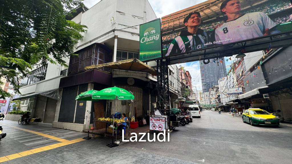Spacious Retail Space in Prime Bang Rak Location