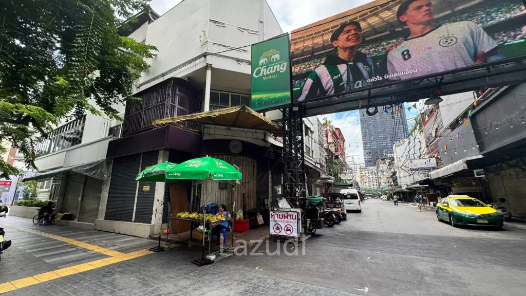 Spacious Retail Space in Prime Bang Rak Location