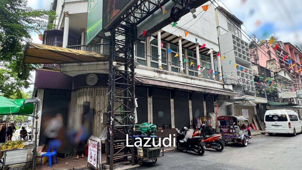 Spacious Retail Space in Prime Bang Rak Location