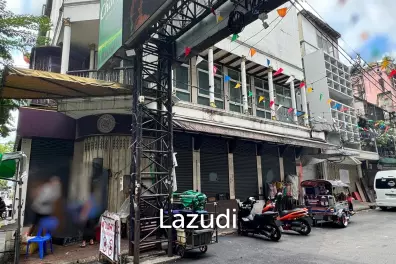 Spacious Retail Space in Prime Bang Rak Location