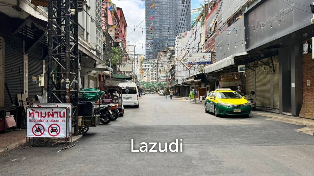 Spacious Retail Space in Prime Bang Rak Location