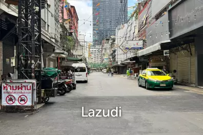 Spacious Retail Space in Prime Bang Rak Location
