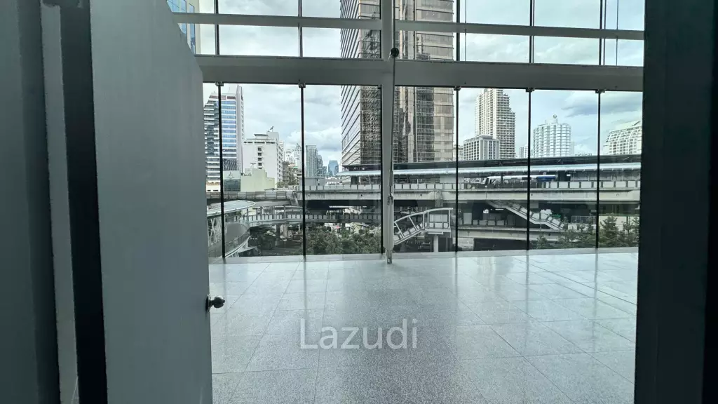 Modern Retail Space at O-NES TOWER in Bangkok