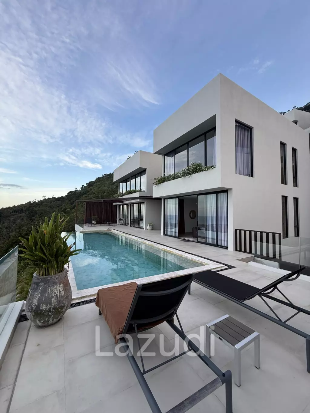 Luxurious 6-Bedroom Sea View Villa in Chaweng