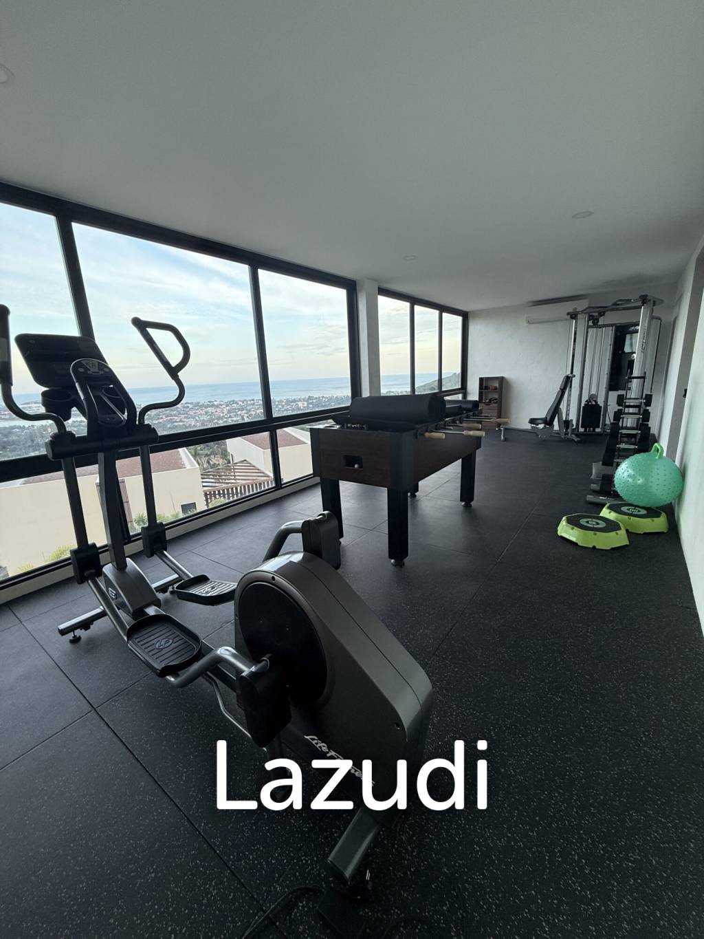 Luxurious 6-Bedroom Sea View Villa in Chaweng