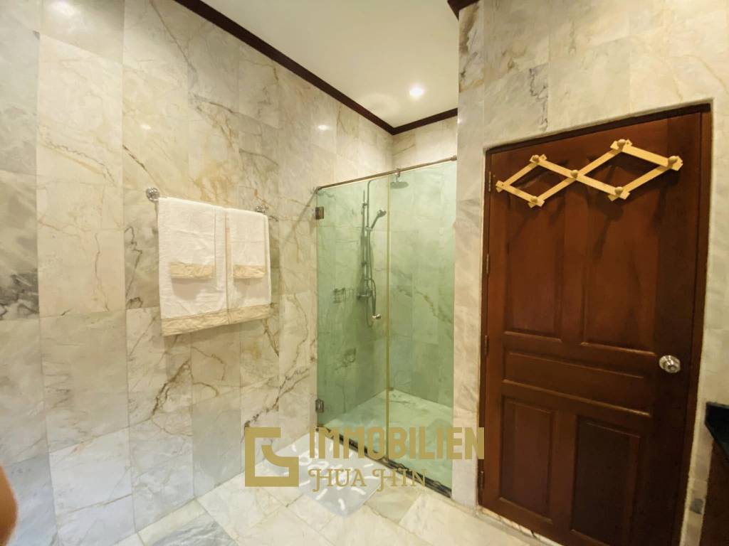 300 qm Wohnfläche / 960 qm Grundstück / Stadtlage