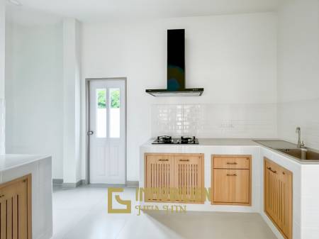 3 Schlafzimmer + 2 Bäder / Pool / ruhige Lage / 380 qm Grundstück