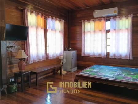 ชะอำ: รีสอร์ทสไตล์ไทย บ้านหลังใหญ่ 1 หลัง และบ้านหลังเล็ก 21 หลัง รวม 30 เตียง