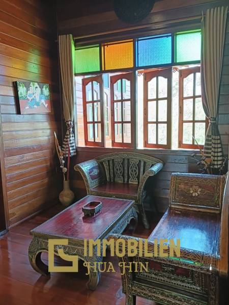 ชะอำ: รีสอร์ทสไตล์ไทย บ้านหลังใหญ่ 1 หลัง และบ้านหลังเล็ก 21 หลัง รวม 30 เตียง