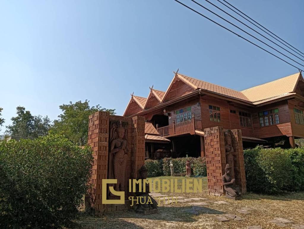 ชะอำ: รีสอร์ทสไตล์ไทย บ้านหลังใหญ่ 1 หลัง และบ้านหลังเล็ก 21 หลัง รวม 30 เตียง