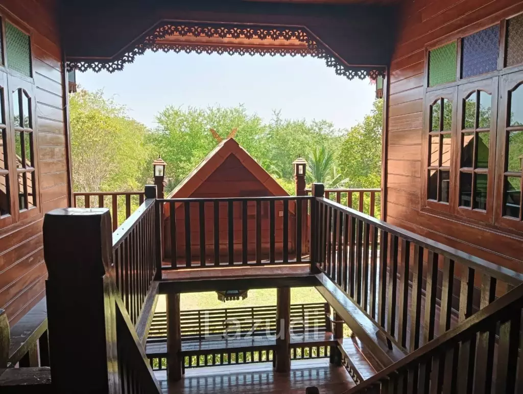 CHA AM: THAI STYLE RESORT, 1 big and 21 small houses, 30 Bed