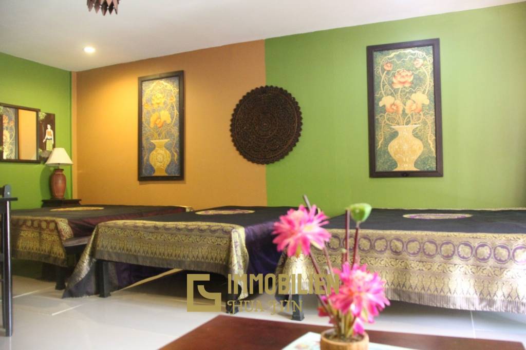 ชะอำ: รีสอร์ทสไตล์ไทย บ้านหลังใหญ่ 1 หลัง และบ้านหลังเล็ก 21 หลัง รวม 30 เตียง