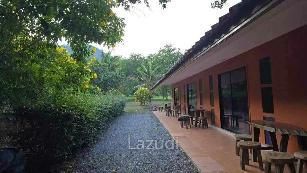 CHA AM: THAI STYLE RESORT, 1 big and 21 small houses, 30 Bed