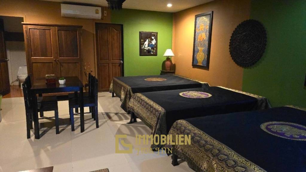 ชะอำ: รีสอร์ทสไตล์ไทย บ้านหลังใหญ่ 1 หลัง และบ้านหลังเล็ก 21 หลัง รวม 30 เตียง