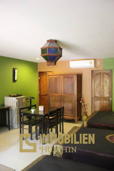 ชะอำ: รีสอร์ทสไตล์ไทย บ้านหลังใหญ่ 1 หลัง และบ้านหลังเล็ก 21 หลัง รวม 30 เตียง