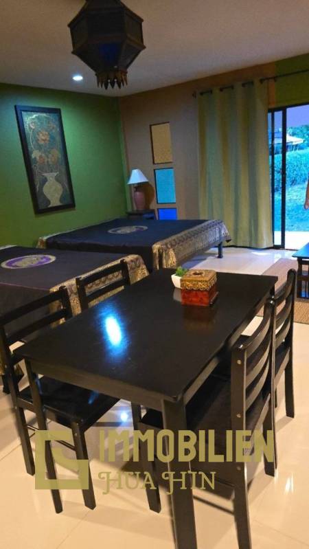 ชะอำ: รีสอร์ทสไตล์ไทย บ้านหลังใหญ่ 1 หลัง และบ้านหลังเล็ก 21 หลัง รวม 30 เตียง