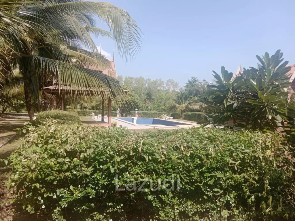 CHA AM: THAI STYLE RESORT, 1 big and 21 small houses, 30 Bed