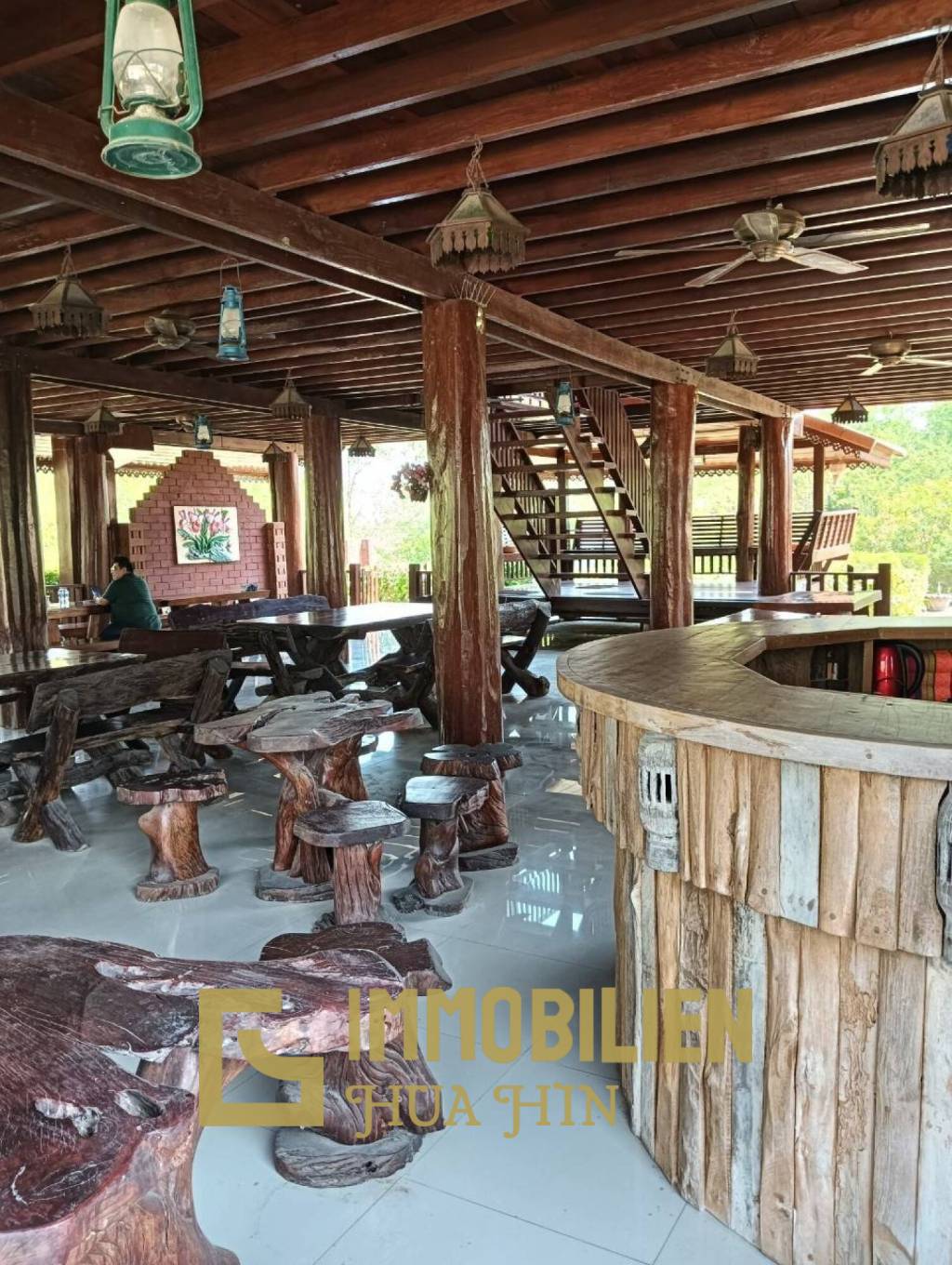 ชะอำ: รีสอร์ทสไตล์ไทย บ้านหลังใหญ่ 1 หลัง และบ้านหลังเล็ก 21 หลัง รวม 30 เตียง