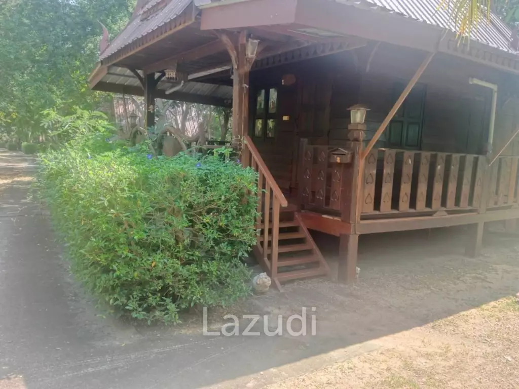 CHA AM: THAI STYLE RESORT, 1 big and 21 small houses, 30 Bed