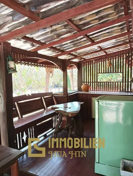 ชะอำ: รีสอร์ทสไตล์ไทย บ้านหลังใหญ่ 1 หลัง และบ้านหลังเล็ก 21 หลัง รวม 30 เตียง