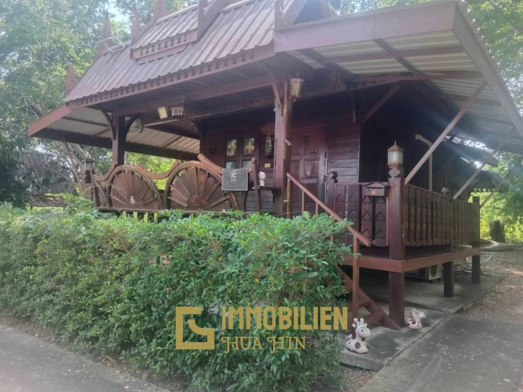 ชะอำ: รีสอร์ทสไตล์ไทย บ้านหลังใหญ่ 1 หลัง และบ้านหลังเล็ก 21 หลัง รวม 30 เตียง