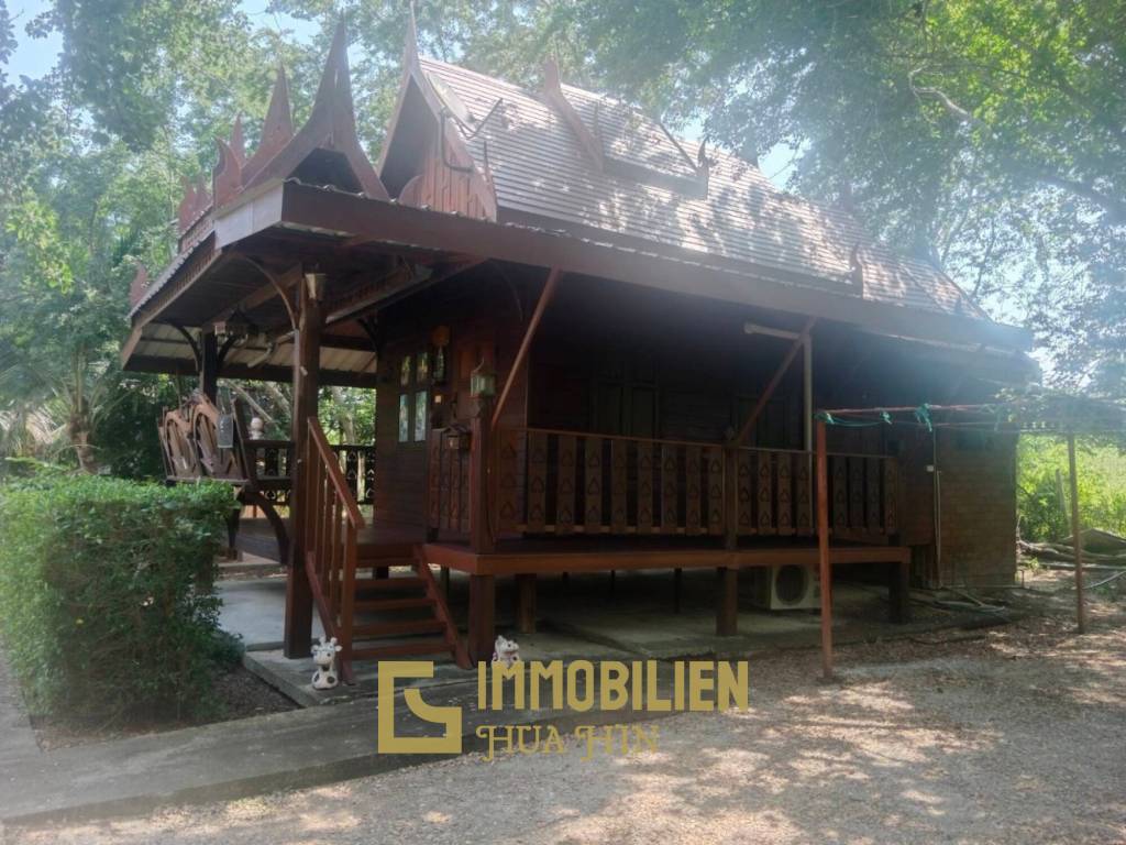 ชะอำ: รีสอร์ทสไตล์ไทย บ้านหลังใหญ่ 1 หลัง และบ้านหลังเล็ก 21 หลัง รวม 30 เตียง