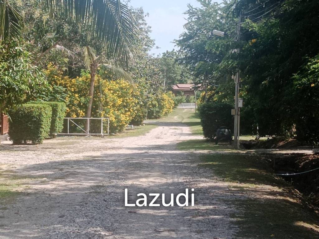 CHA AM: THAI STYLE RESORT, 1 big and 21 small houses, 30 Bed