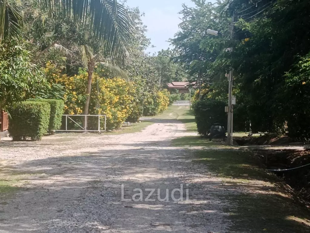 CHA AM: THAI STYLE RESORT, 1 big and 21 small houses, 30 Bed