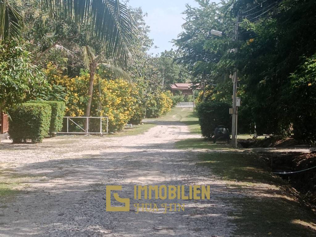 ชะอำ: รีสอร์ทสไตล์ไทย บ้านหลังใหญ่ 1 หลัง และบ้านหลังเล็ก 21 หลัง รวม 30 เตียง