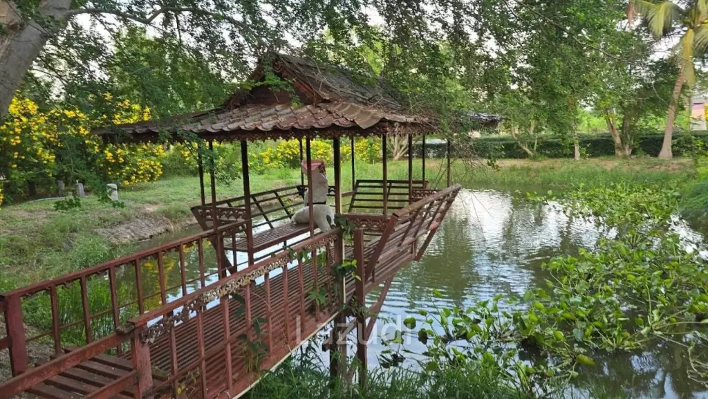 CHA AM: THAI STYLE RESORT, 1 big and 21 small houses, 30 Bed