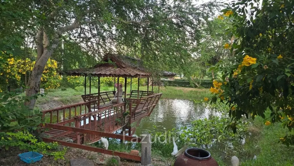 CHA AM: THAI STYLE RESORT, 1 big and 21 small houses, 30 Bed