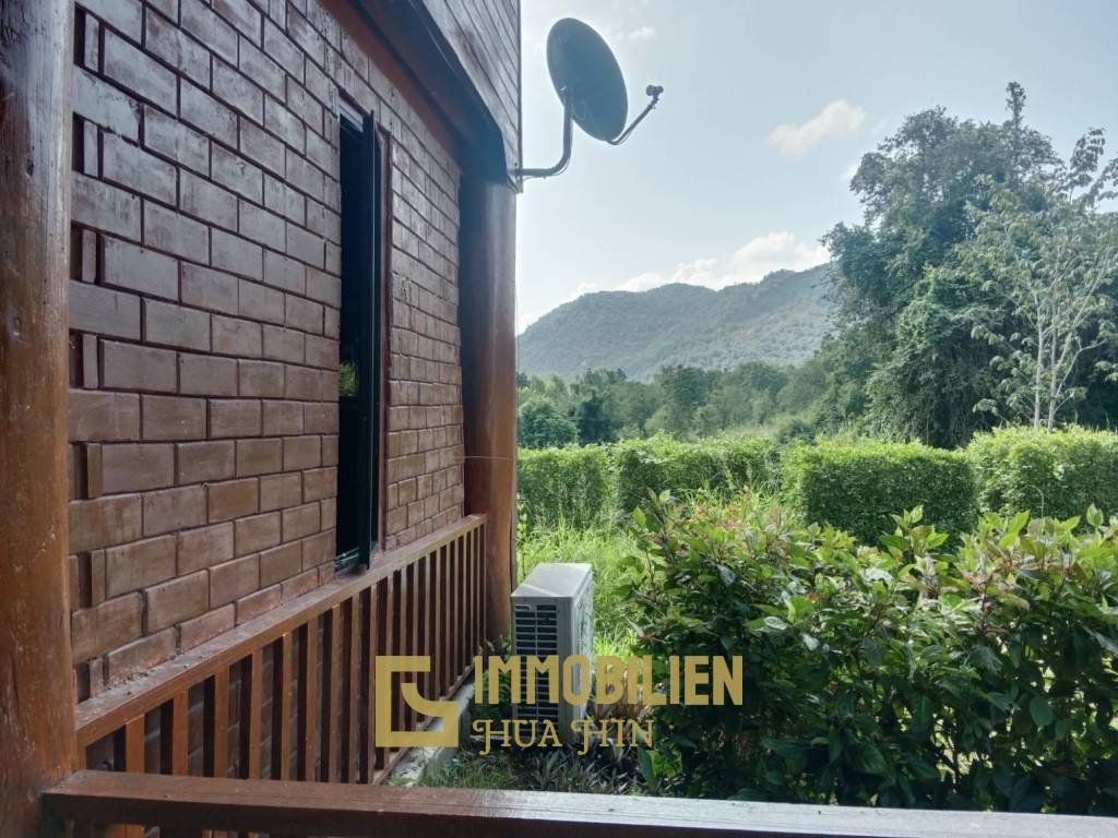 ชะอำ: รีสอร์ทสไตล์ไทย บ้านหลังใหญ่ 1 หลัง และบ้านหลังเล็ก 21 หลัง รวม 30 เตียง