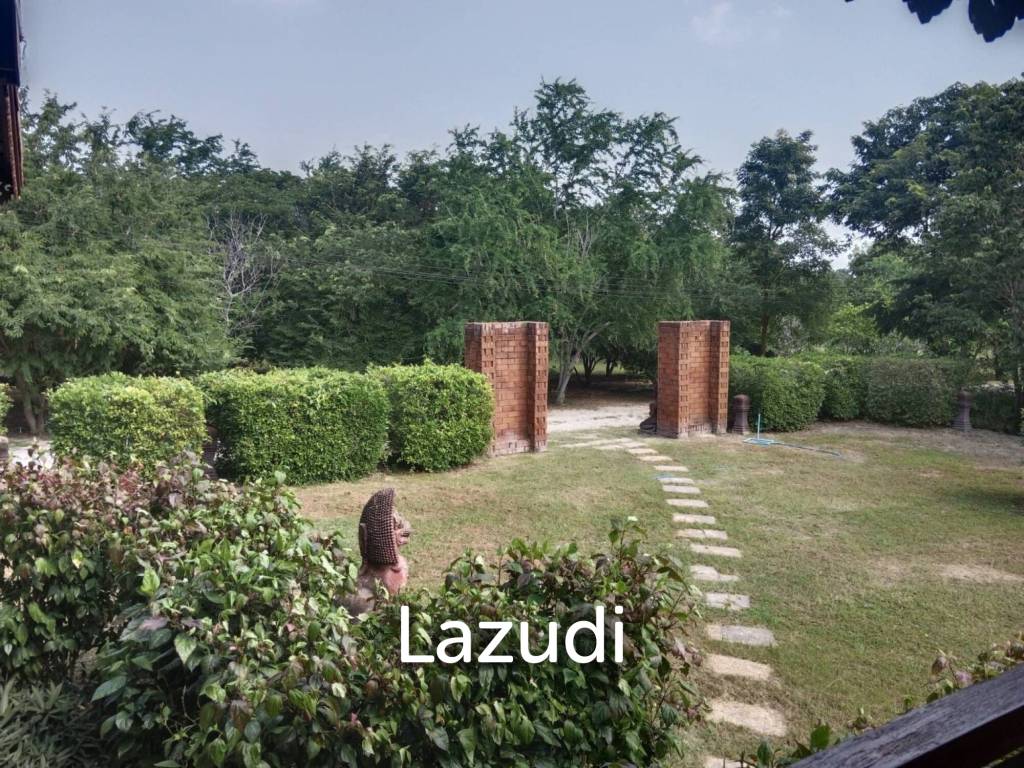 CHA AM: THAI STYLE RESORT, 1 big and 21 small houses, 30 Bed